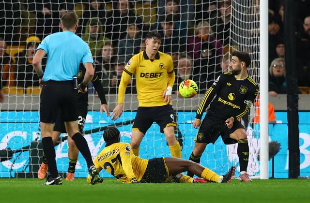 Bruno Fernandes Double: Man Utd Thump Wolves 4-1; Owners Face Fan Fury